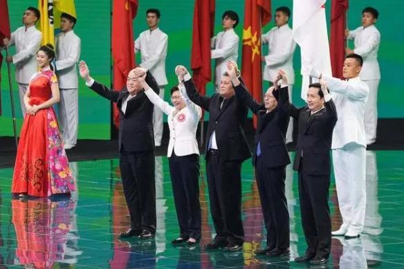 澳门正版免费大全，探索未来的精准资讯与娱乐盛宴（2025展望），澳门正版免费大全，展望2025的精准资讯与娱乐盛宴